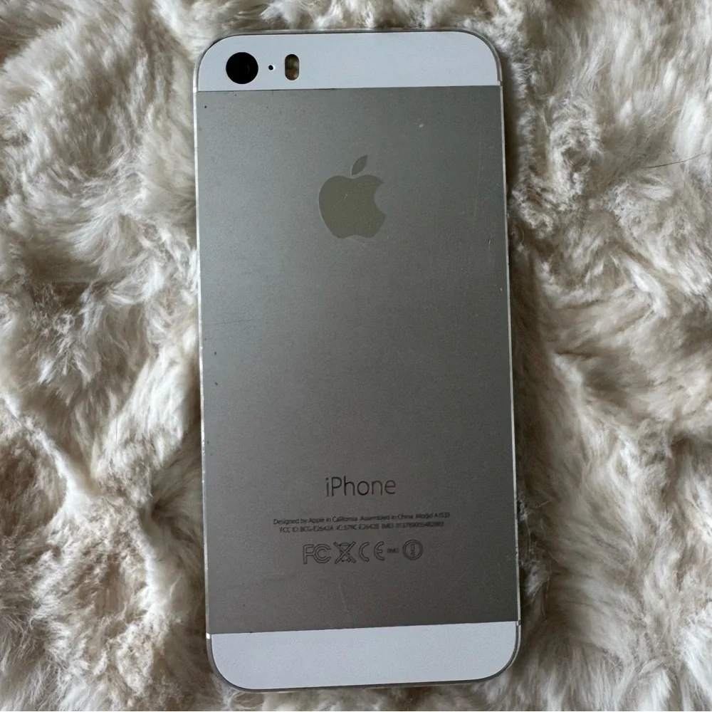 📱Apple iPhone 5s (16GB) Unlocked/AT&T📱Perfect Screen! + 🍎 sticker A1533